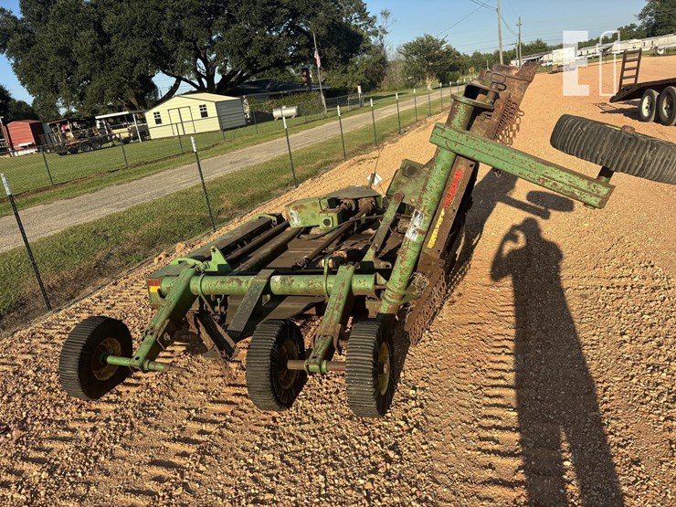 john-deere-10-image-3