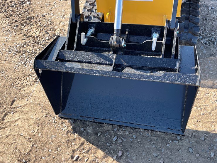 #9466-•-unused-2025-agt-compact-track-loader-image-9