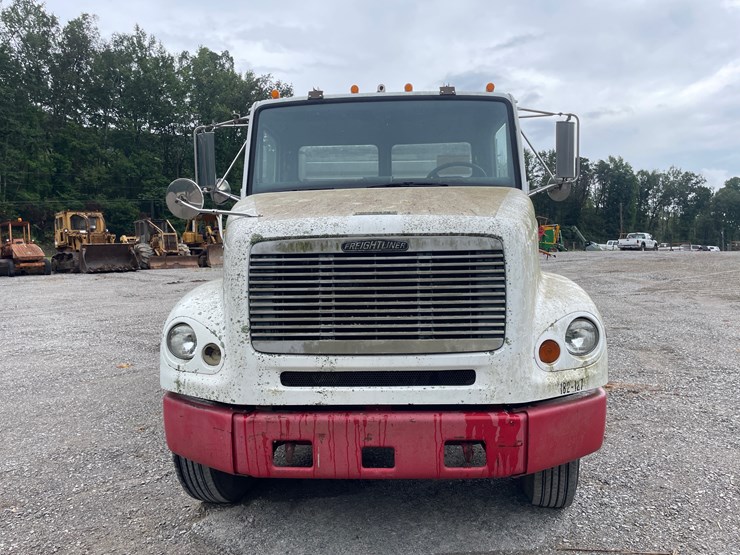 1996-freightliner-fl112-image-2