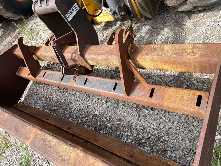new-holland-u80-image-31