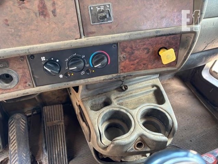 2006-kenworth-t800-image-25
