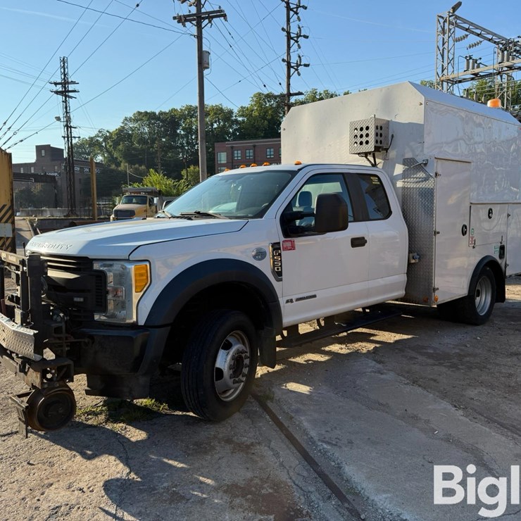 2017 FORD F550 XL