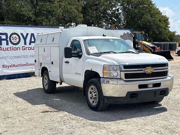 2012-chevrolet-silverado-3500-image-2