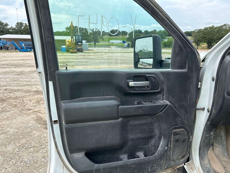 2020-chevrolet-silverado-3500-image-10