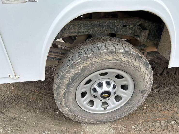 2020-chevrolet-silverado-3500-image-25