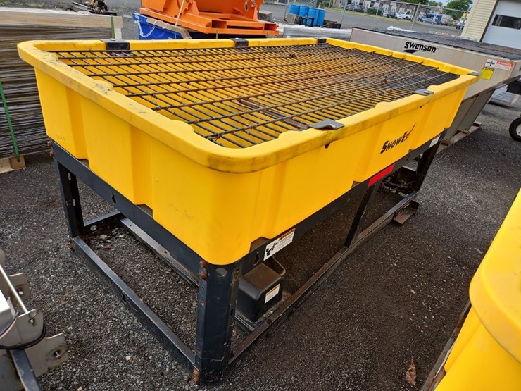 snowex-9'-poly-sand/salt-spreader-image-3