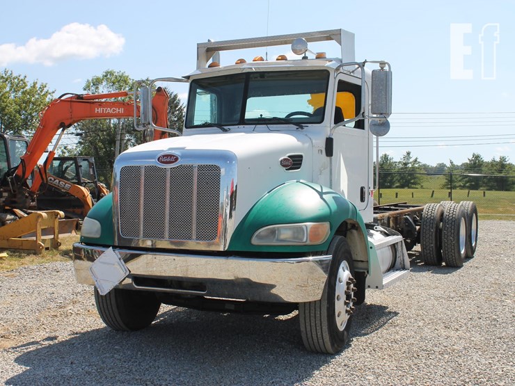 2005-peterbilt-335-image-1