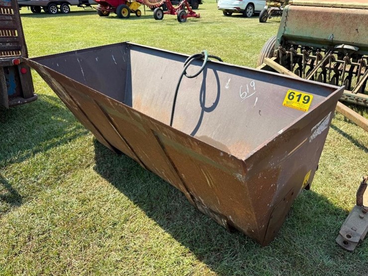 woodchuck-80"-shavings-spreader-attachment-image-1