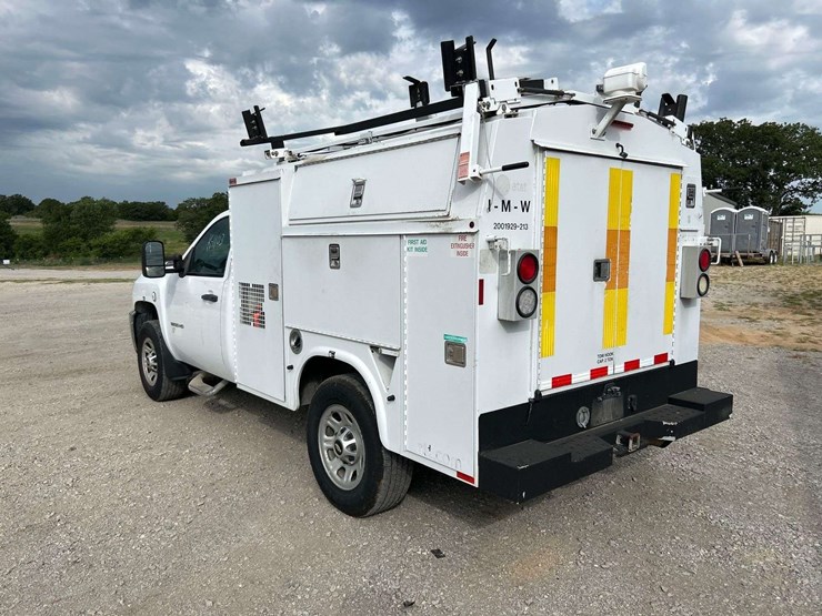2013-chevrolet-silverado-3500hd-image-2