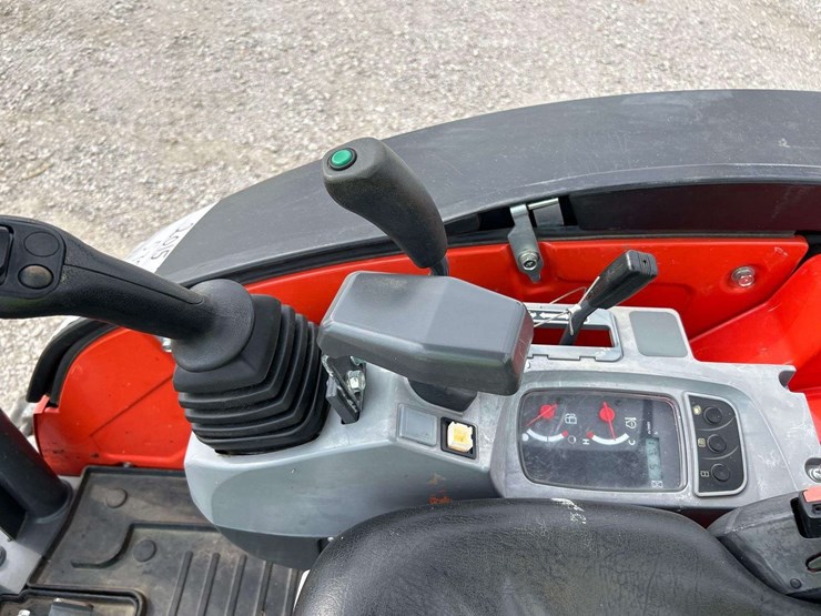 2015-kubota-kx71-3s-image-11
