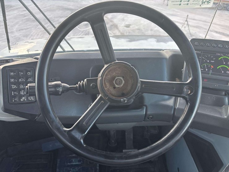 2015-deere-410e-image-27
