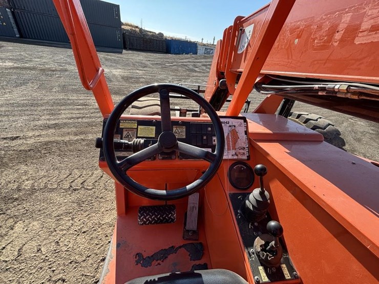 2013-jlg-8042-image-24