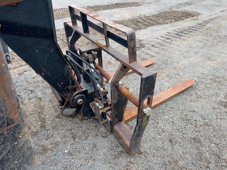 2012-jlg-g10-55a-image-11