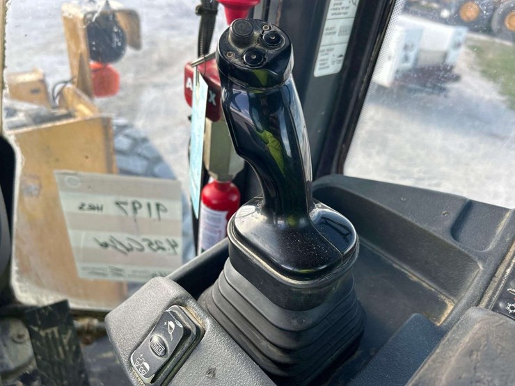 2014-deere-644k-image-18
