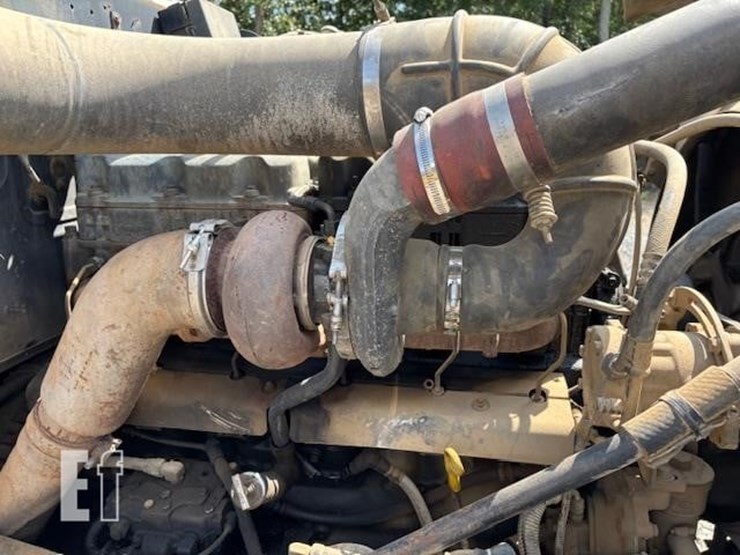2001-mack-rd688s-image-12