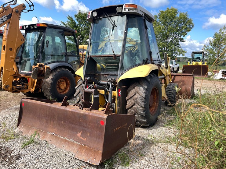 new-holland-u80-image-5