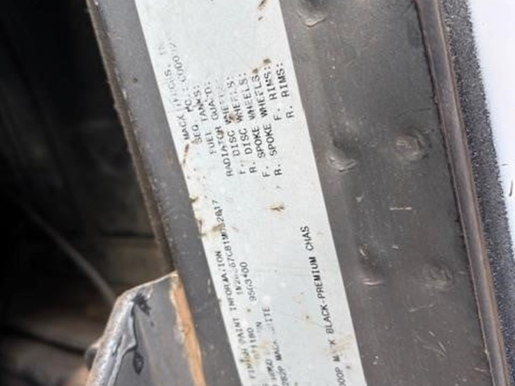 2001-mack-rd688s-image-15