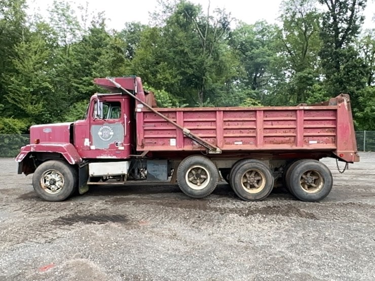 1986-autocar-ds6-tri/a-dump-truck-image-2