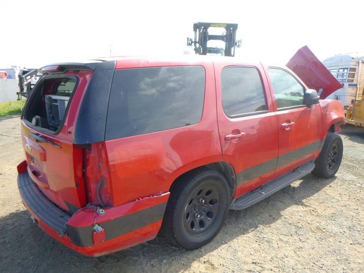 2011-chevrolet-tahoe-image-3