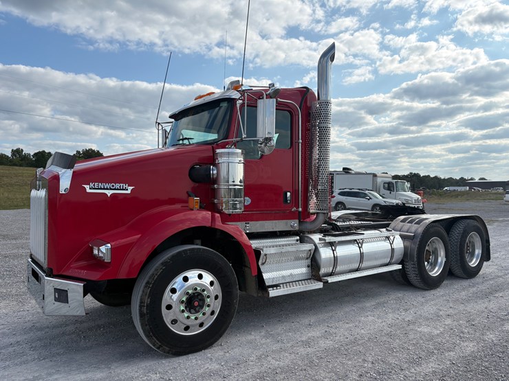 2010-kenworth-t800-image-1