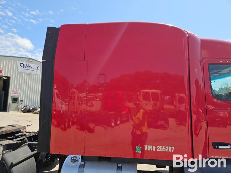 2015-peterbilt-579-image-18