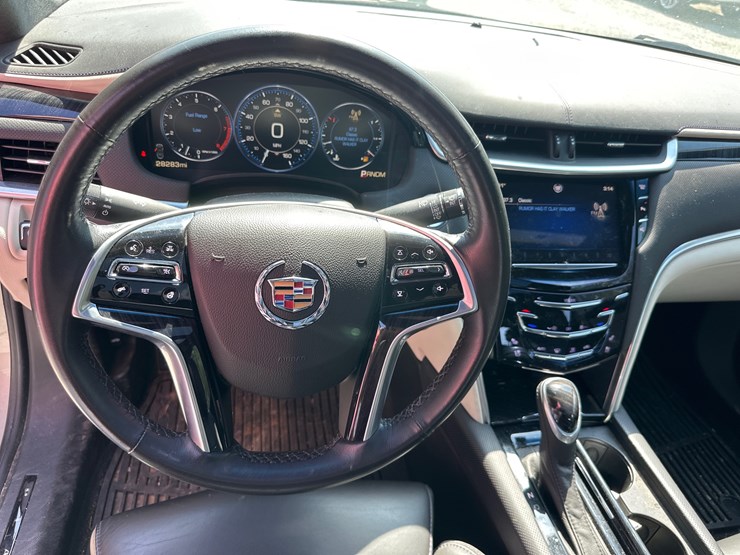 #1-•-2014-cadillac-xts-passenger-car-image-7