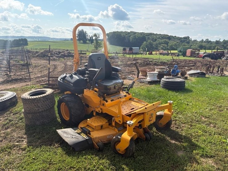 cub-cadet-pro-z-700-zero-turn-mower-image-4