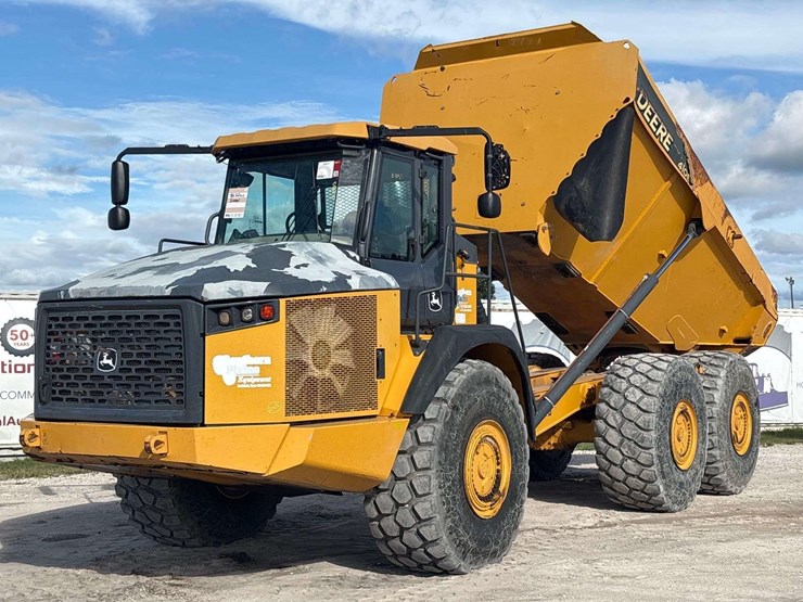 2015-deere-410e-image-1