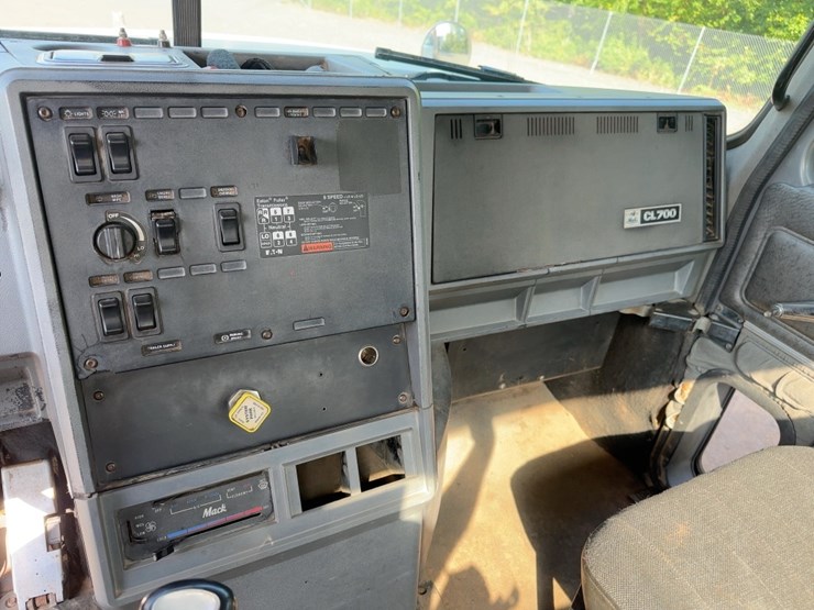 1998-mack-e7-454-image-32