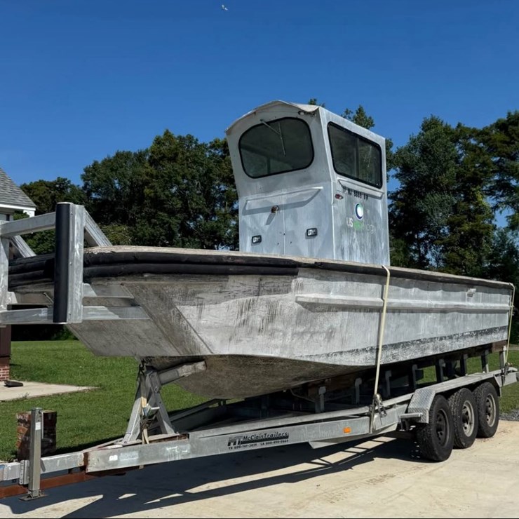 #202 • 2000 25FT PATROL BOAT W/CABIN
