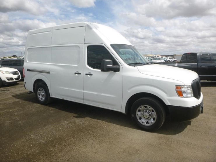 2013-nissan-nv2500-image-2