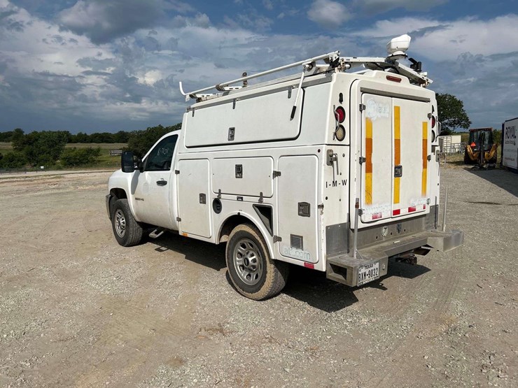 2012-chevrolet-silverado-2500-image-2