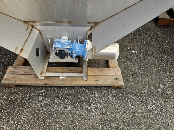 swenson-8'-stainless-steel-sand/salt-spreader-image-5