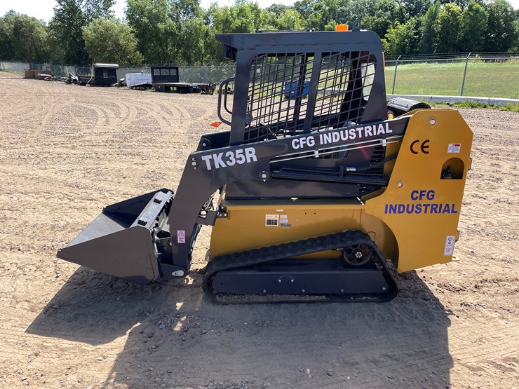 #9457-•-unused-2025-cfg-skid-steer-loader-image-2