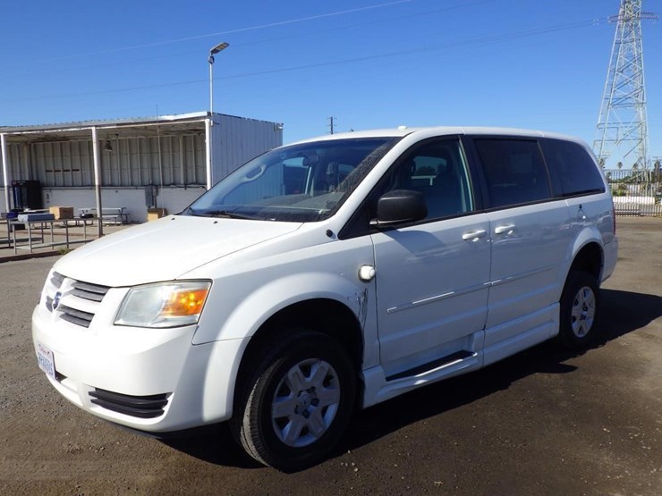2010-dodge-grand-caravan-image-1