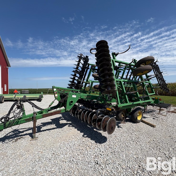 JOHN DEERE 726