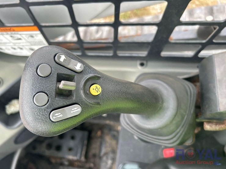 2020-bobcat-t740-image-18