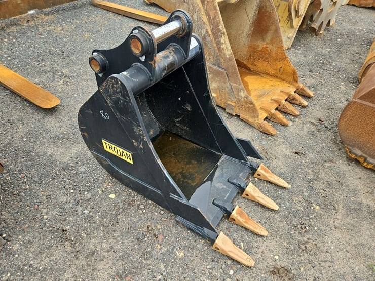 trojan-24"-bucket-with-teeth-image-2