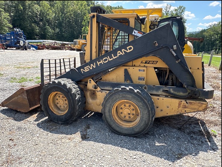#125-•-new-holland-l785-skid-steer-image-2