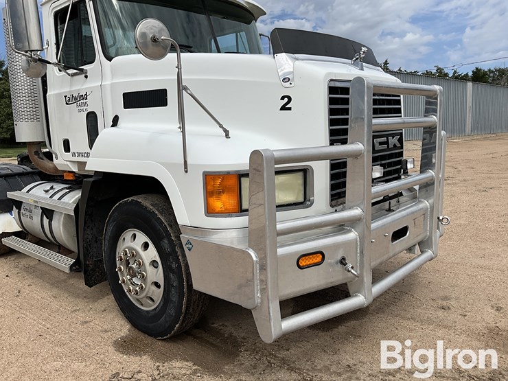 2002-mack-ch613-image-12