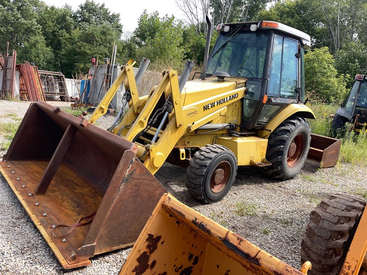new-holland-u80-image-9