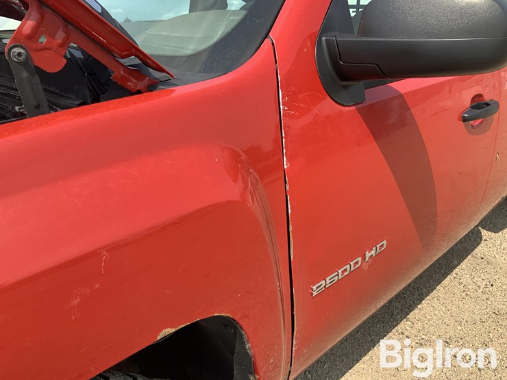 2011-chevrolet-silverado-2500-image-11