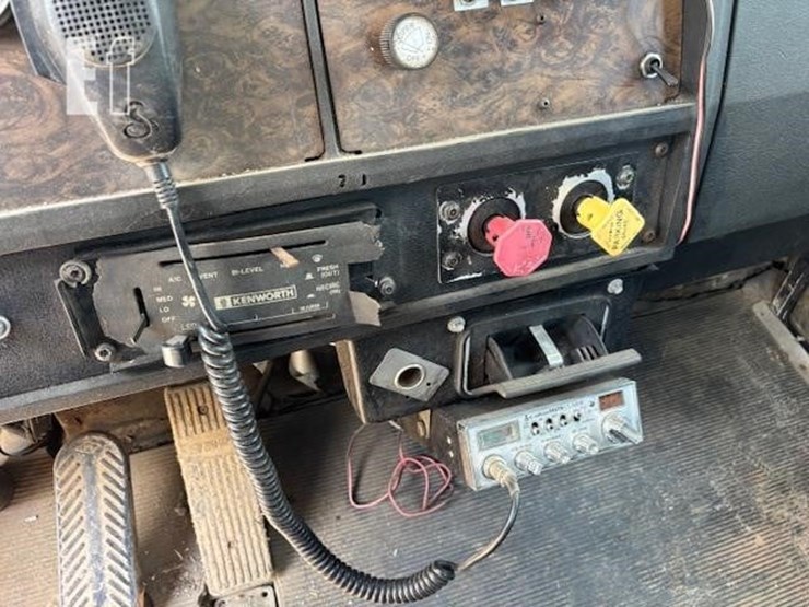 1989-kenworth-t600-image-13