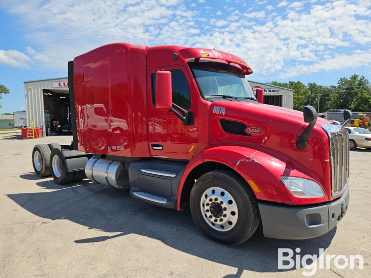 2015-peterbilt-579-image-3