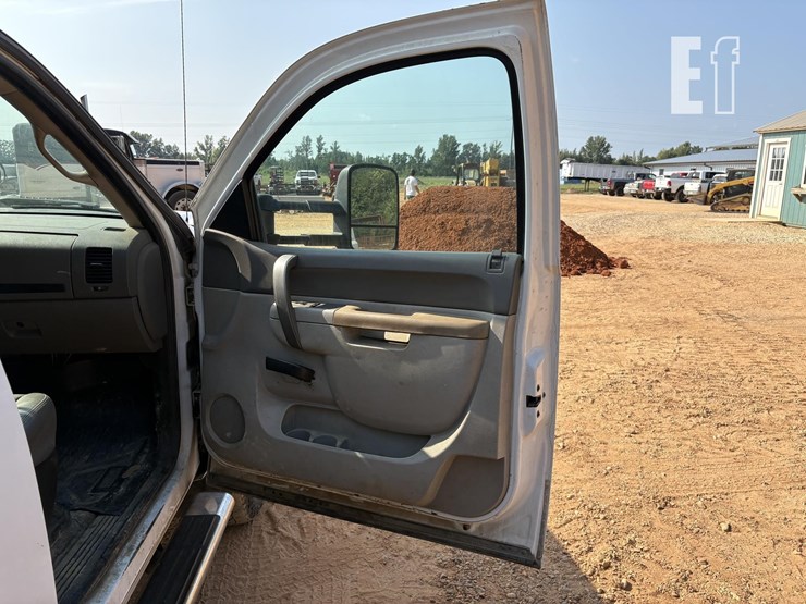 2013-gmc-sierra-3500-image-19
