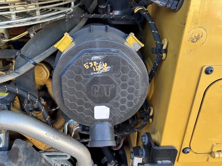2021-caterpillar-249d3-image-38
