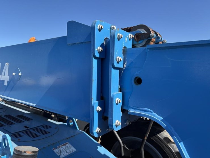 2018-genie-gth844-image-15