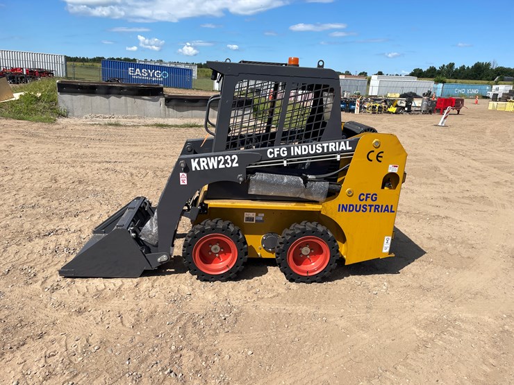 #9456-•-unused-2025-cfg-skid-steer-loader-image-2