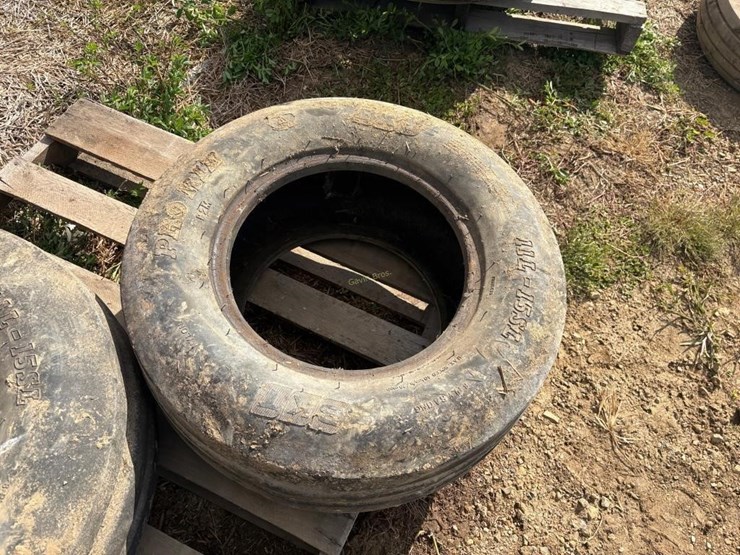 (2)-11l---15sl-tires.-1-with-a-rim-image-4
