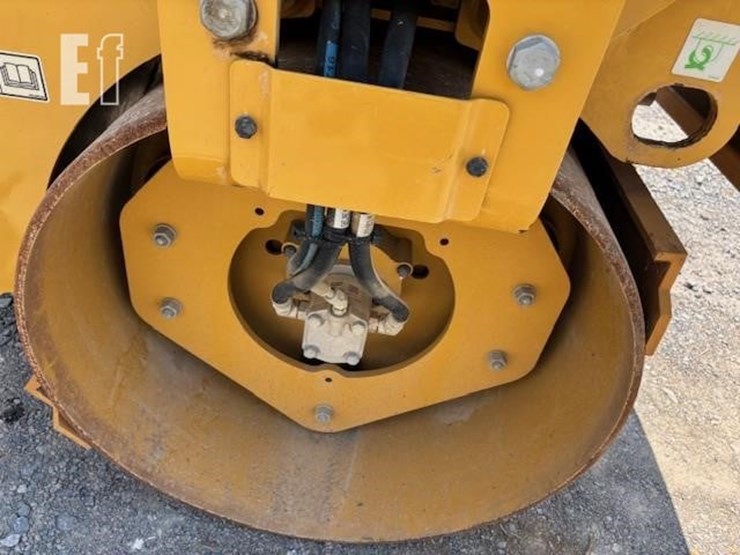 2019-caterpillar-cb24b-image-19